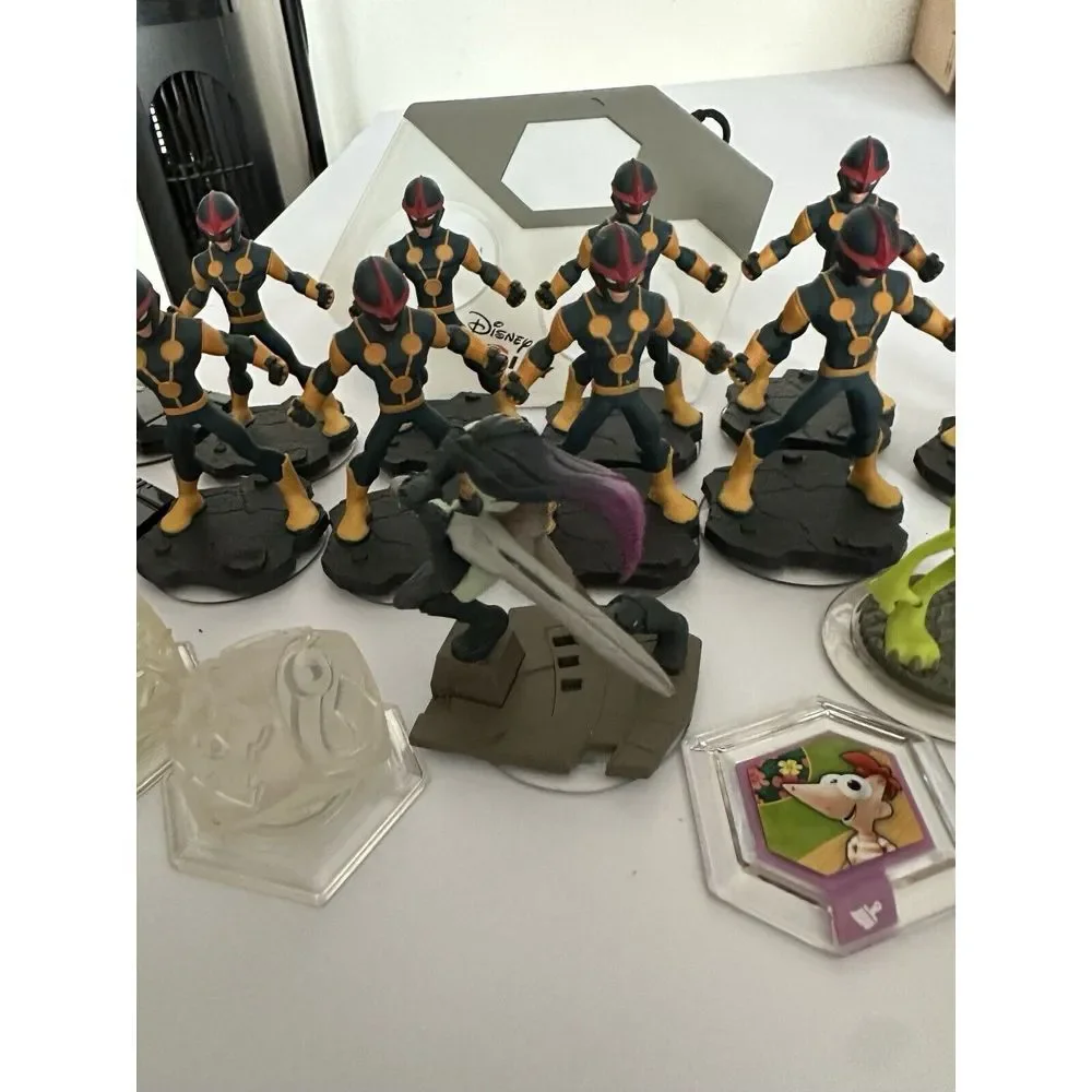 Pixar Disney Infinity‎ Lot of 17 Characters Plus Portal *